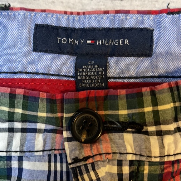 Tommy Hilfiger Classic Chino Shorts Men Size 42 Flat Front Plaid Red Green Blue - Picture 4 of 10